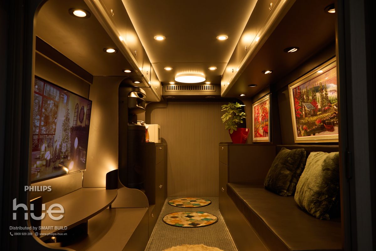 PHILIPS HUE MOBILE SHOWROOM: BƯỚC TIẾN MỚI TRONG TRẢI NGHIỆM ÁNH SÁNG THÔNG MINH TẠI VIỆT NAM